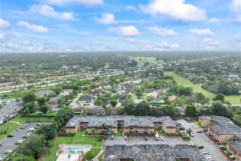 Condo in Miami, Florida, 1 bedroom  № 1992826 - photo 22