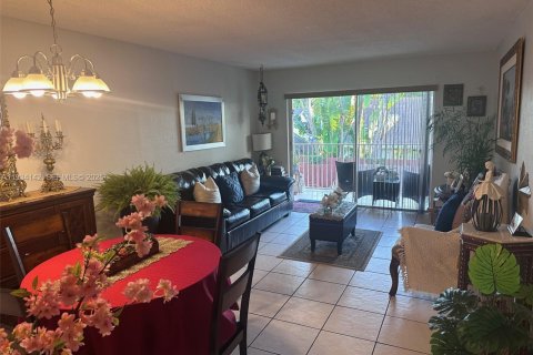 Condo in Miami, Florida, 1 bedroom  № 1992826 - photo 9