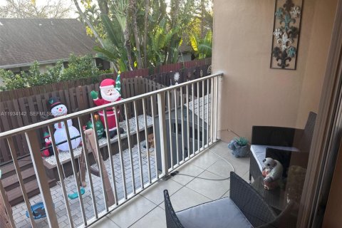 Condo in Miami, Florida, 1 bedroom  № 1992826 - photo 15