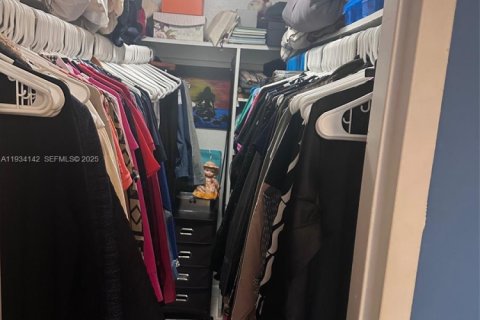 Condo in Miami, Florida, 1 bedroom  № 1992826 - photo 12