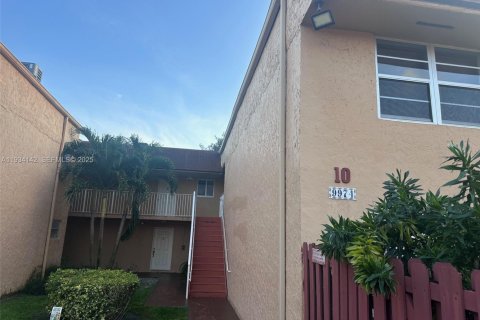 Condo in Miami, Florida, 1 bedroom  № 1992826 - photo 3