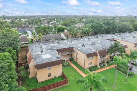 Condo in Miami, Florida, 1 bedroom  № 1992826 - photo 21