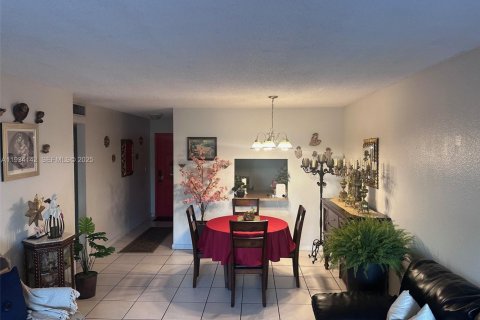 Condo in Miami, Florida, 1 bedroom  № 1992826 - photo 8
