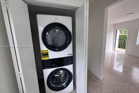 Apartamento en alquiler en Miami, Florida, 1 dormitorio, 53.42 m2 № 1952083 - foto 21