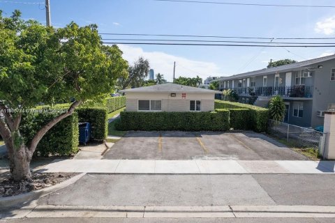 Apartamento en alquiler en Miami, Florida, 1 dormitorio, 53.42 m2 № 1952083 - foto 1
