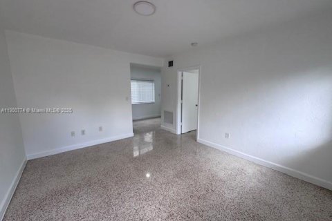 Apartamento en alquiler en Miami, Florida, 1 dormitorio, 53.42 m2 № 1952083 - foto 23