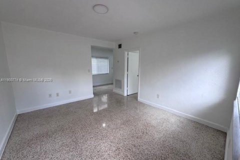 Apartamento en alquiler en Miami, Florida, 1 dormitorio, 53.42 m2 № 1952083 - foto 22