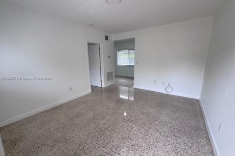 Apartamento en alquiler en Miami, Florida, 1 dormitorio, 53.42 m2 № 1952083 - foto 11