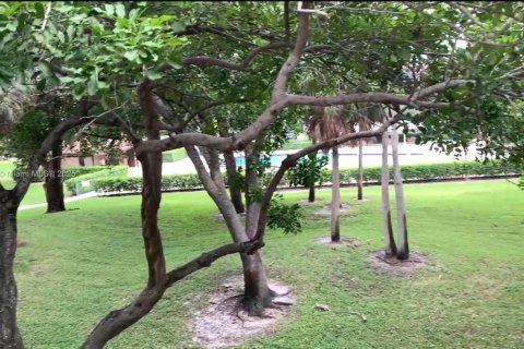 Купить кондоминиум в Пемброк-Пайнс, Флорида 2 спальни, 76.09м2, № 1930826 - фото 17