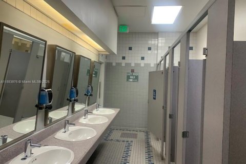 Купить кондоминиум в Пемброк-Пайнс, Флорида 2 спальни, 76.09м2, № 1930826 - фото 5