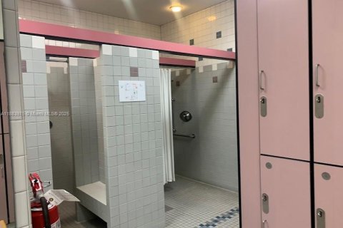 Купить кондоминиум в Пемброк-Пайнс, Флорида 2 спальни, 76.09м2, № 1930826 - фото 4