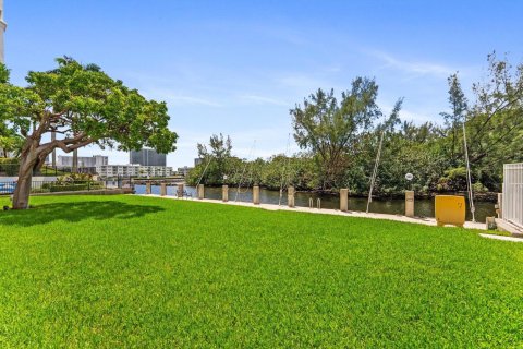 Copropriété à vendre à Pompano Beach, Floride: 2 chambres, 84.54 m2 № 2439383 - photo 2