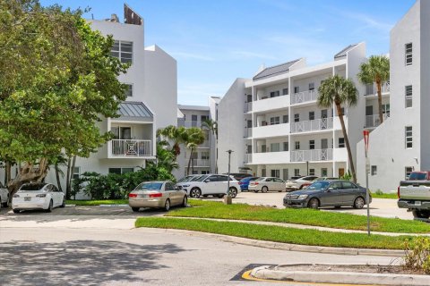 Copropriété à vendre à Pompano Beach, Floride: 2 chambres, 84.54 m2 № 2439383 - photo 26
