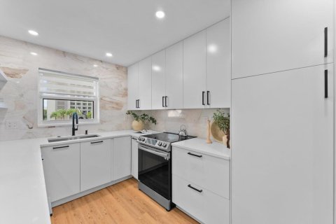 Copropriété à vendre à Pompano Beach, Floride: 2 chambres, 84.54 m2 № 2439383 - photo 11