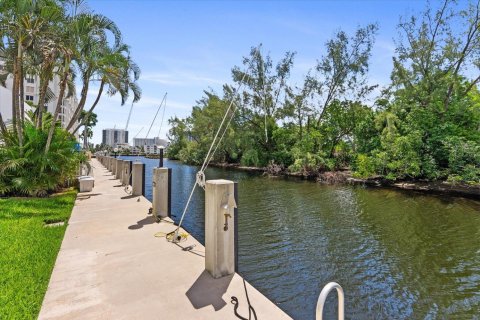 Copropriété à vendre à Pompano Beach, Floride: 2 chambres, 84.54 m2 № 2439383 - photo 3