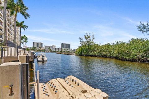 Copropriété à vendre à Pompano Beach, Floride: 2 chambres, 84.54 m2 № 2439383 - photo 4