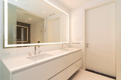 Condo in Miami, Florida, 3 bedrooms  № 1794122 - photo 30