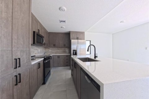 Купить виллу или дом в Флорида-Сити, Флорида 5 спален, 168.15м2, № 2259927 - фото 8