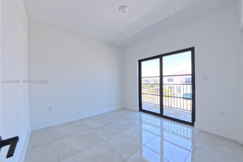 Купить виллу или дом в Флорида-Сити, Флорида 5 спален, 168.15м2, № 2259927 - фото 13