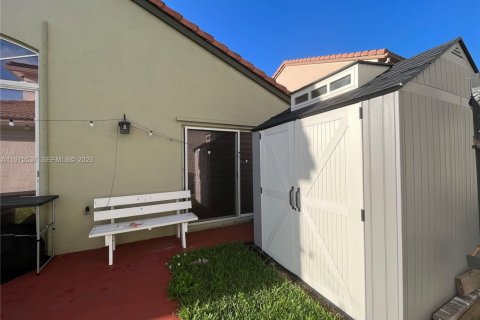 Casa en venta en Pembroke Pines, Florida, 3 dormitorios, 182.83 m2 № 2038538 - foto 26