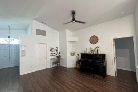 Casa en venta en Pembroke Pines, Florida, 3 dormitorios, 182.83 m2 № 2038538 - foto 4