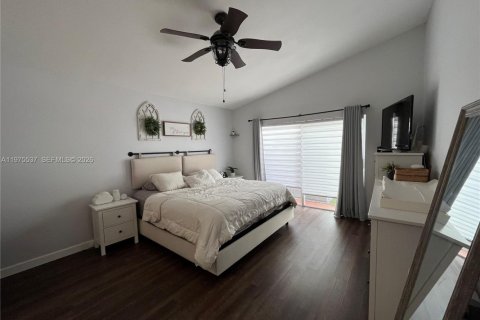 Casa en venta en Pembroke Pines, Florida, 3 dormitorios, 182.83 m2 № 2038538 - foto 18