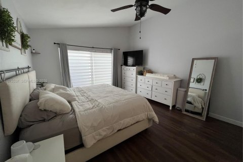 Casa en venta en Pembroke Pines, Florida, 3 dormitorios, 182.83 m2 № 2038538 - foto 19