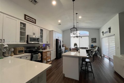 Casa en venta en Pembroke Pines, Florida, 3 dormitorios, 182.83 m2 № 2038538 - foto 6