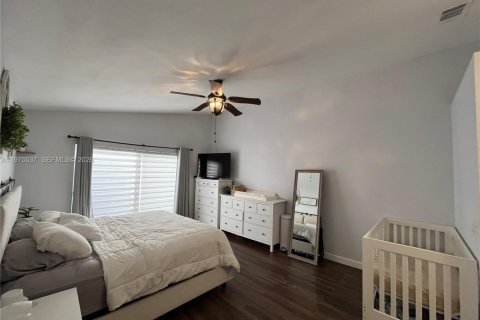 Casa en venta en Pembroke Pines, Florida, 3 dormitorios, 182.83 m2 № 2038538 - foto 17