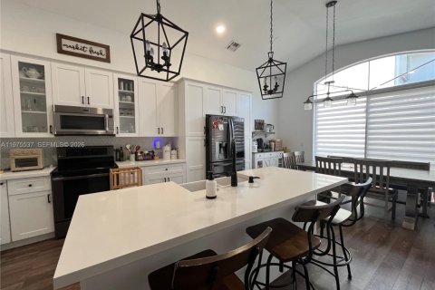 Casa en venta en Pembroke Pines, Florida, 3 dormitorios, 182.83 m2 № 2038538 - foto 7