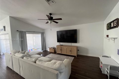 Casa en venta en Pembroke Pines, Florida, 3 dormitorios, 182.83 m2 № 2038538 - foto 5