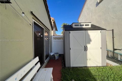 Casa en venta en Pembroke Pines, Florida, 3 dormitorios, 182.83 m2 № 2038538 - foto 24