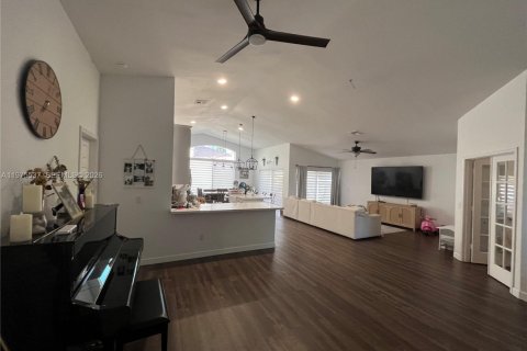 Casa en venta en Pembroke Pines, Florida, 3 dormitorios, 182.83 m2 № 2038538 - foto 3