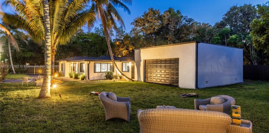 Casa en Miami, Florida 4 dormitorios, 151.52 m2 № 1821850