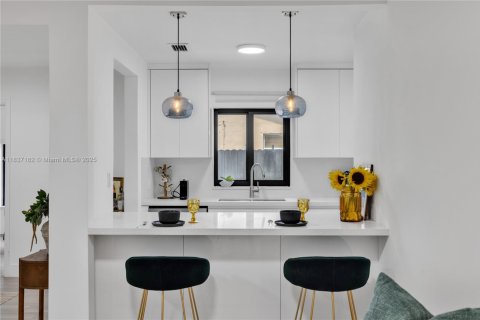 Casa en venta en Miami, Florida, 4 dormitorios, 151.52 m2 № 1821850 - foto 9