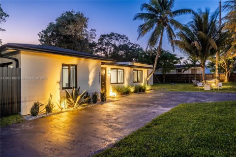 Casa en venta en Miami, Florida, 4 dormitorios, 151.52 m2 № 1821850 - foto 2