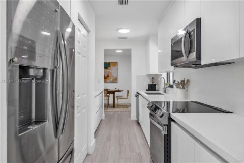 Casa en venta en Miami, Florida, 4 dormitorios, 151.52 m2 № 1821850 - foto 12