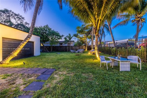 Casa en venta en Miami, Florida, 4 dormitorios, 151.52 m2 № 1821850 - foto 11