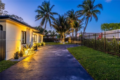 Casa en venta en Miami, Florida, 4 dormitorios, 151.52 m2 № 1821850 - foto 23