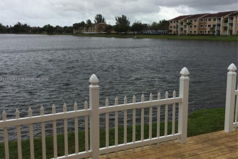Townhouse in Davie, Florida 2 bedrooms, 98.85 sq.m. № 1764008 - photo 1