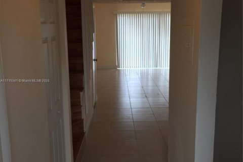 Townhouse in Davie, Florida 2 bedrooms, 98.85 sq.m. № 1764008 - photo 5
