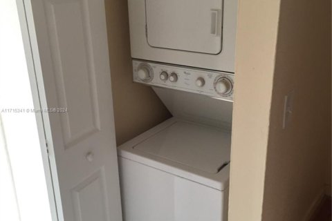 Townhouse in Davie, Florida 2 bedrooms, 98.85 sq.m. № 1764008 - photo 6