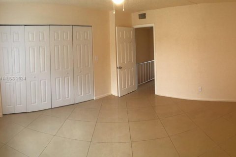 Townhouse in Davie, Florida 2 bedrooms, 98.85 sq.m. № 1764008 - photo 10