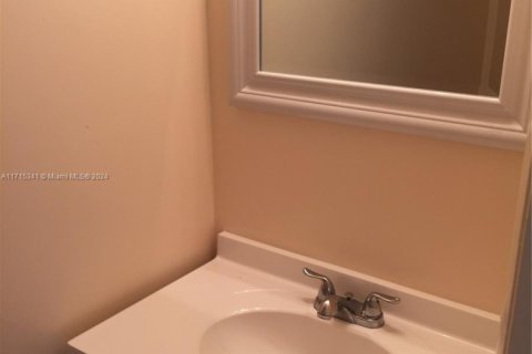 Townhouse in Davie, Florida 2 bedrooms, 98.85 sq.m. № 1764008 - photo 12