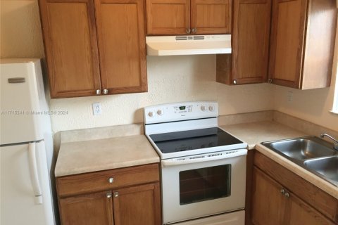 Townhouse in Davie, Florida 2 bedrooms, 98.85 sq.m. № 1764008 - photo 3