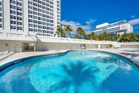 Condo in Miami Beach, Florida, 1 bedroom  № 2025122 - photo 20