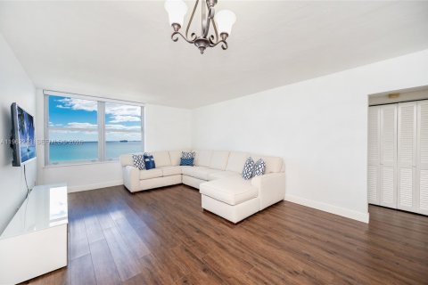 Condo in Miami Beach, Florida, 1 bedroom  № 2025122 - photo 5