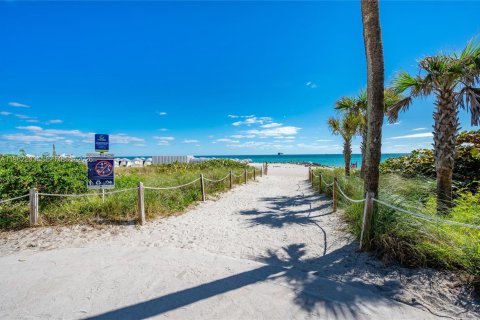 Condo in Miami Beach, Florida, 1 bedroom  № 2025122 - photo 4