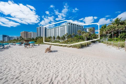 Condo in Miami Beach, Florida, 1 bedroom  № 2025122 - photo 17