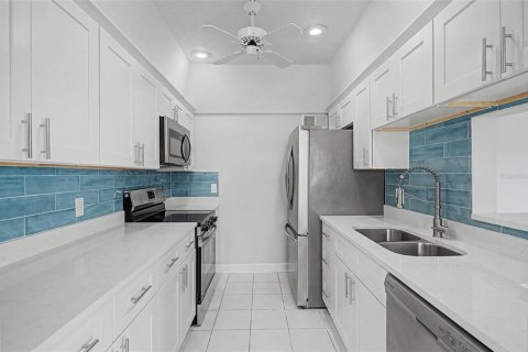 Copropriété à vendre à Treasure Island, Floride: 2 chambres, 93.83 m2 № 2322382 - photo 5